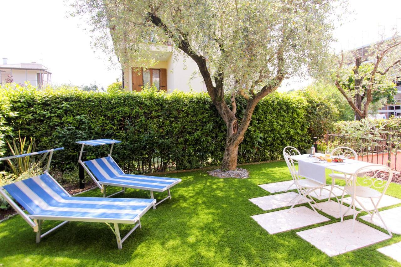 Maison Olive Desenzano del Garda Bagian luar foto